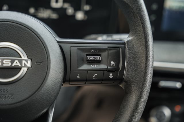 Used 2025 Nissan Kicks SV AWD/4WD image 35