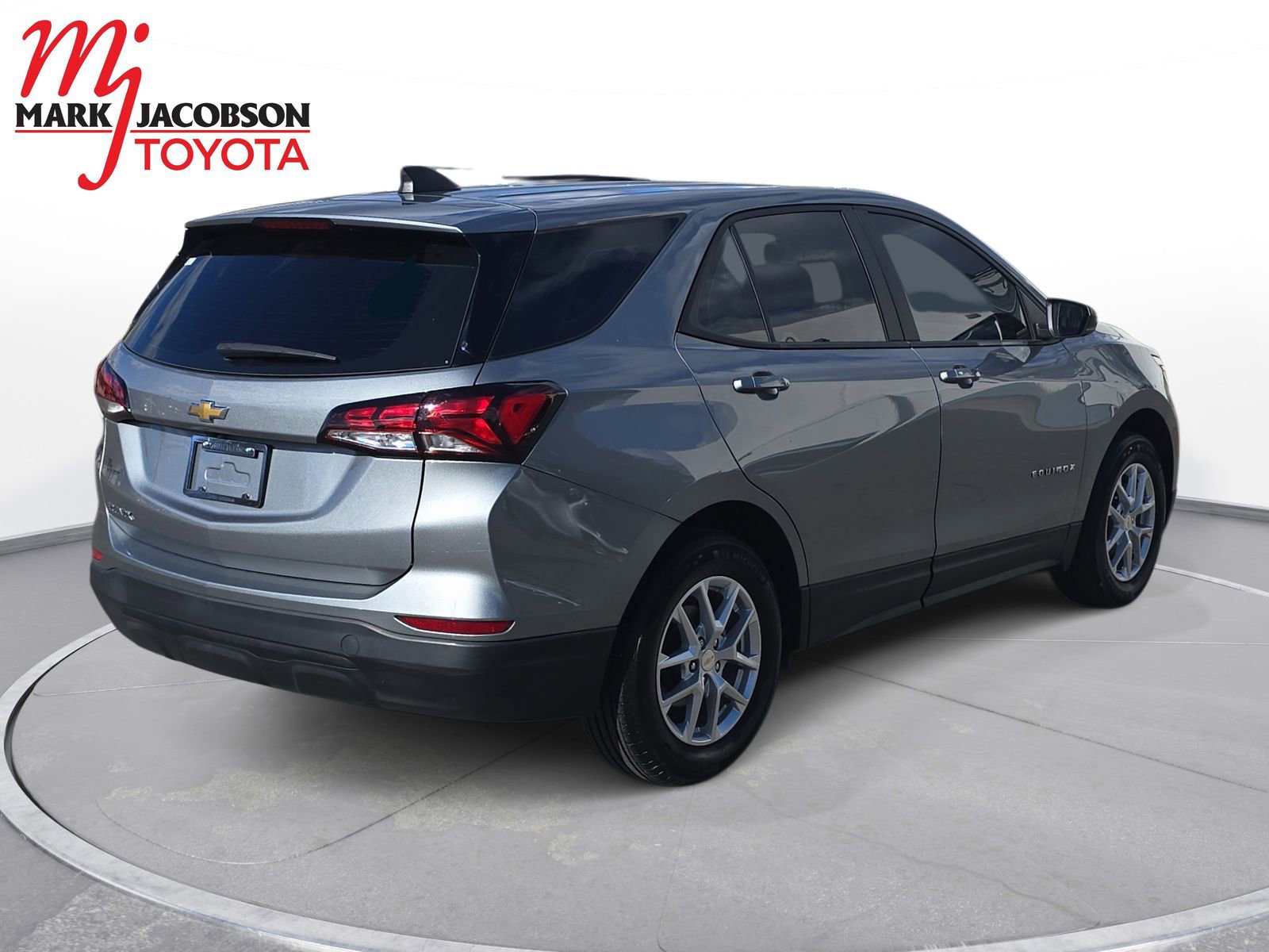 Used 2023 Chevrolet Equinox LS image 9