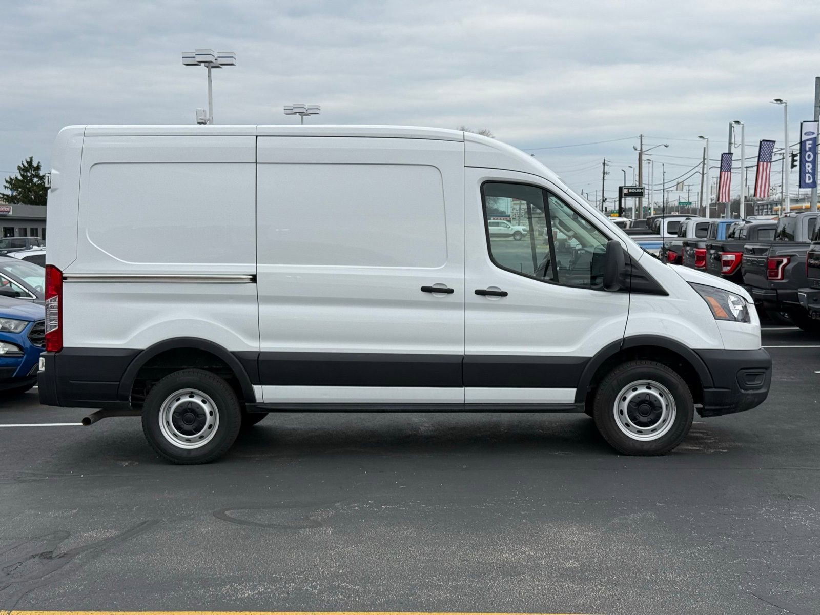 Used 2022 Ford Transit 250 Medium Roof image 2