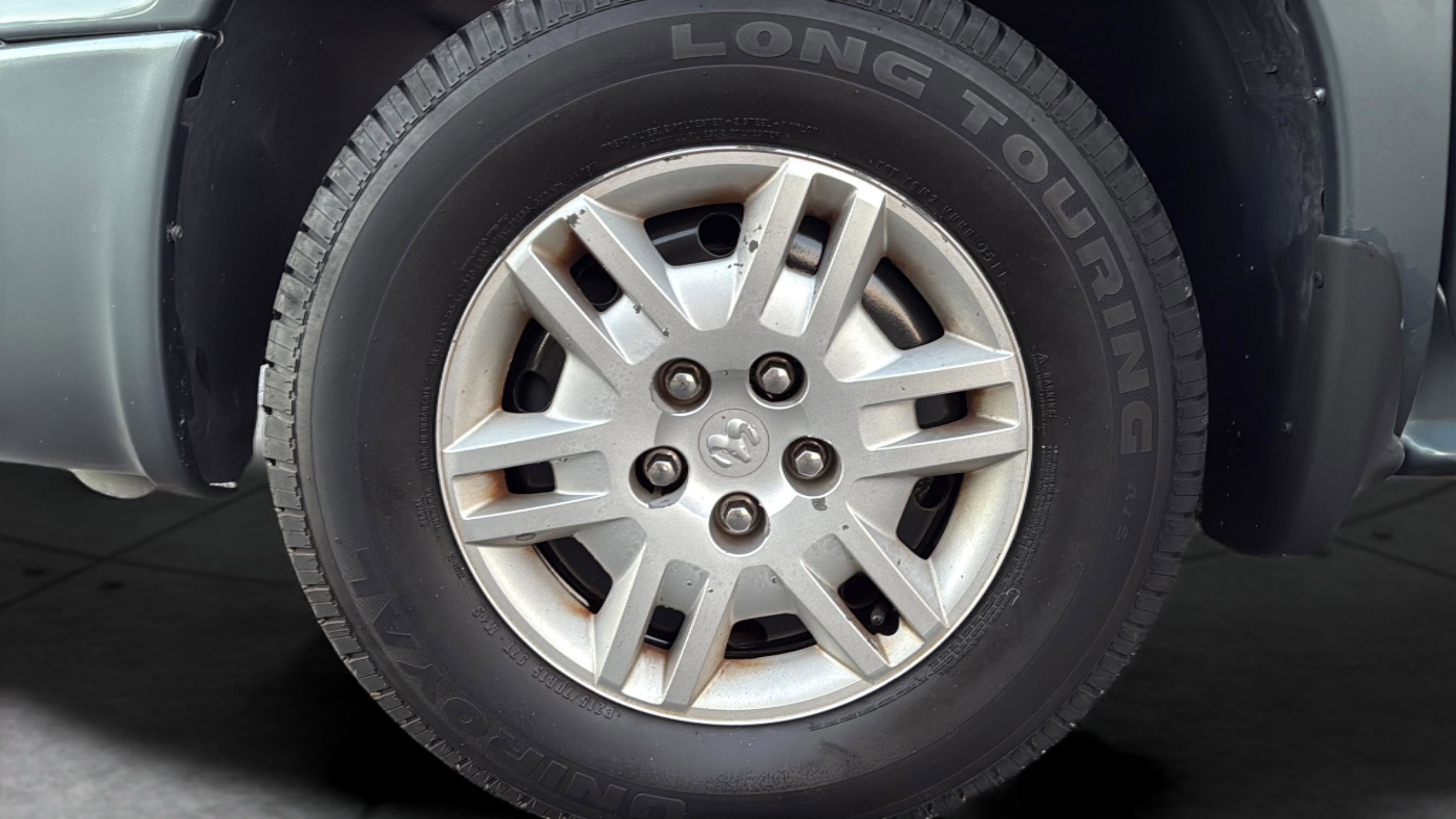 Used 2005 Dodge Grand Caravan SE image 40