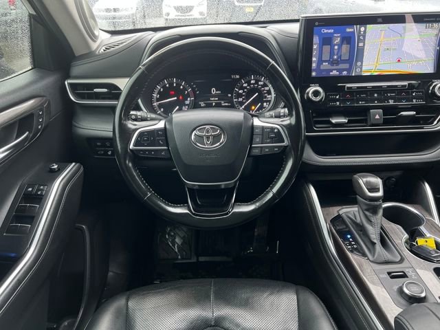 Used 2020 Toyota Highlander Platinum image 15