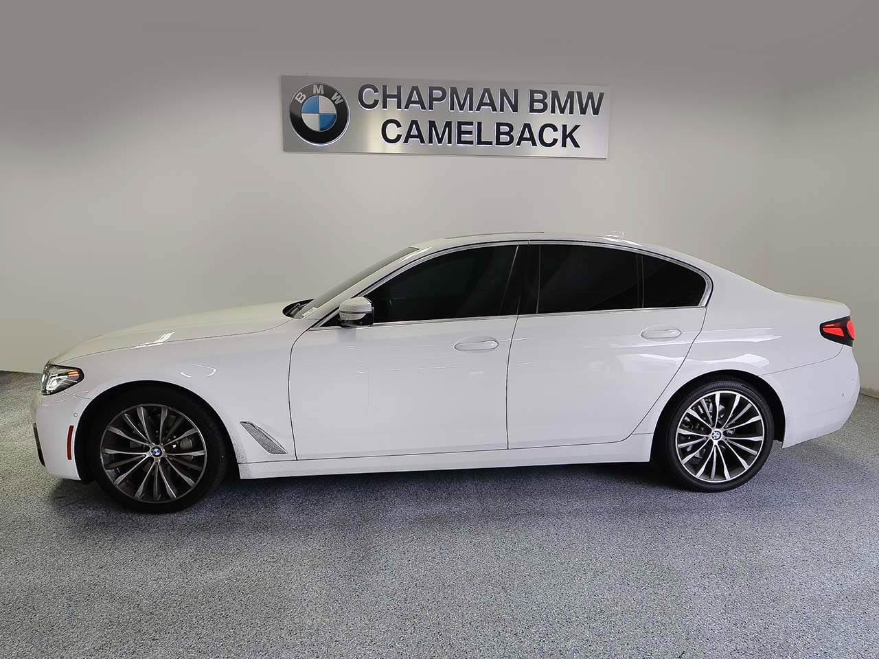 Used 2021 BMW 530i w/ Premium Package RWD image 3