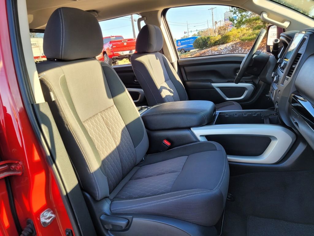 Used 2024 Nissan Titan SV w/ SV Convenience Package image 14