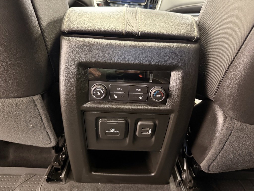 Used 2024 Chevrolet Traverse Premier image 16