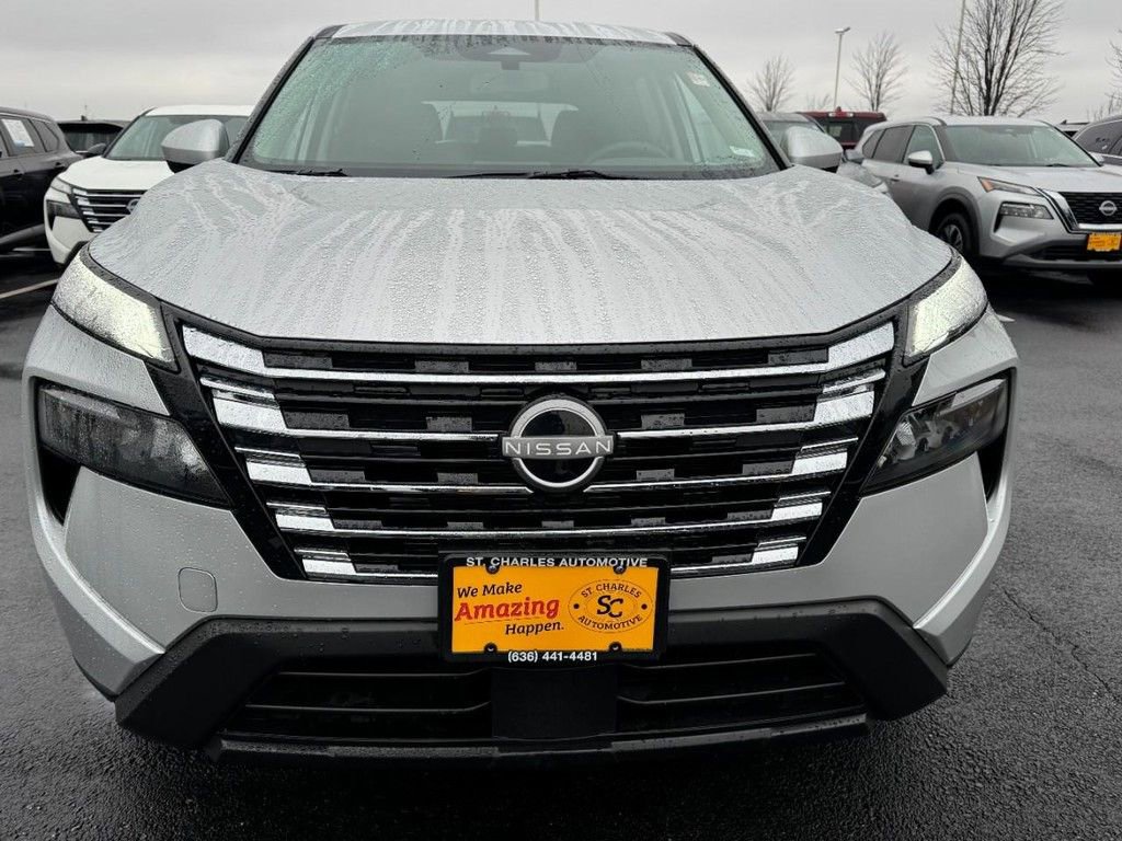 Used 2025 Nissan Rogue SV image 9