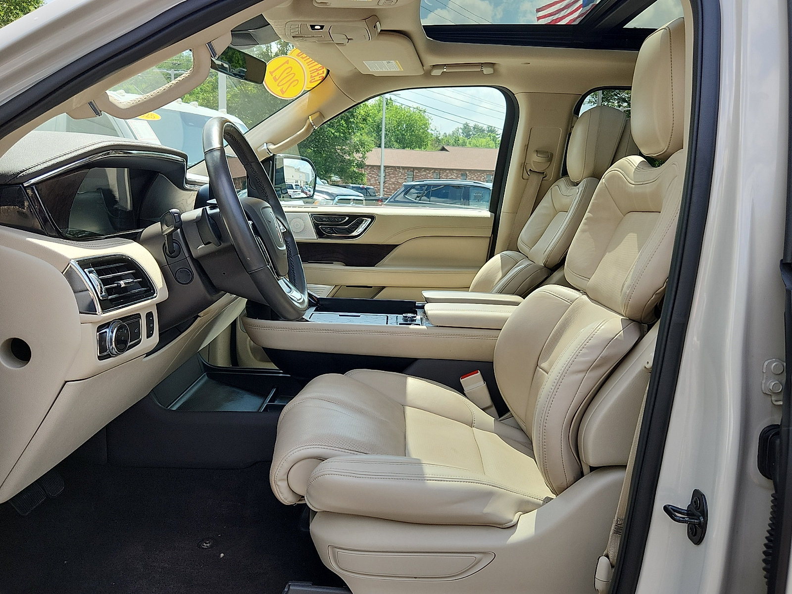 Used 2021 Lincoln Navigator L Reserve w/ Luxury Package AWD/4WD image 14