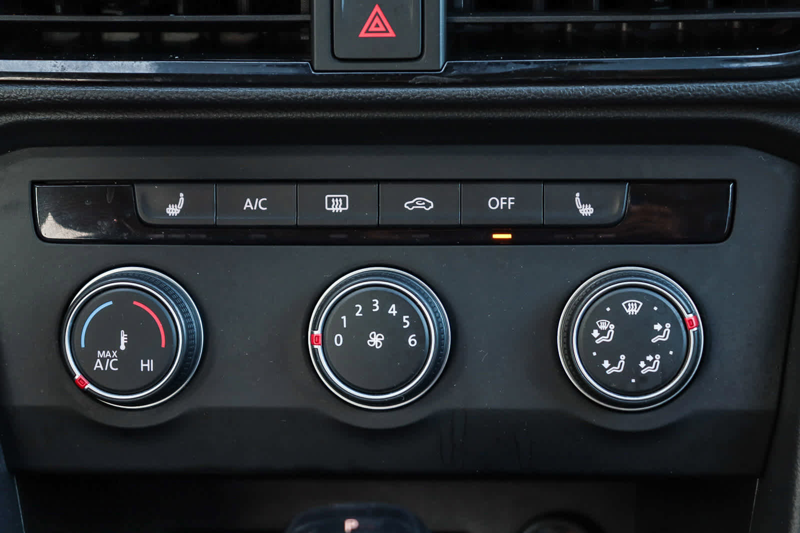 Used 2022 Volkswagen Taos SE w/ Panoramic Sunroof Package image 14