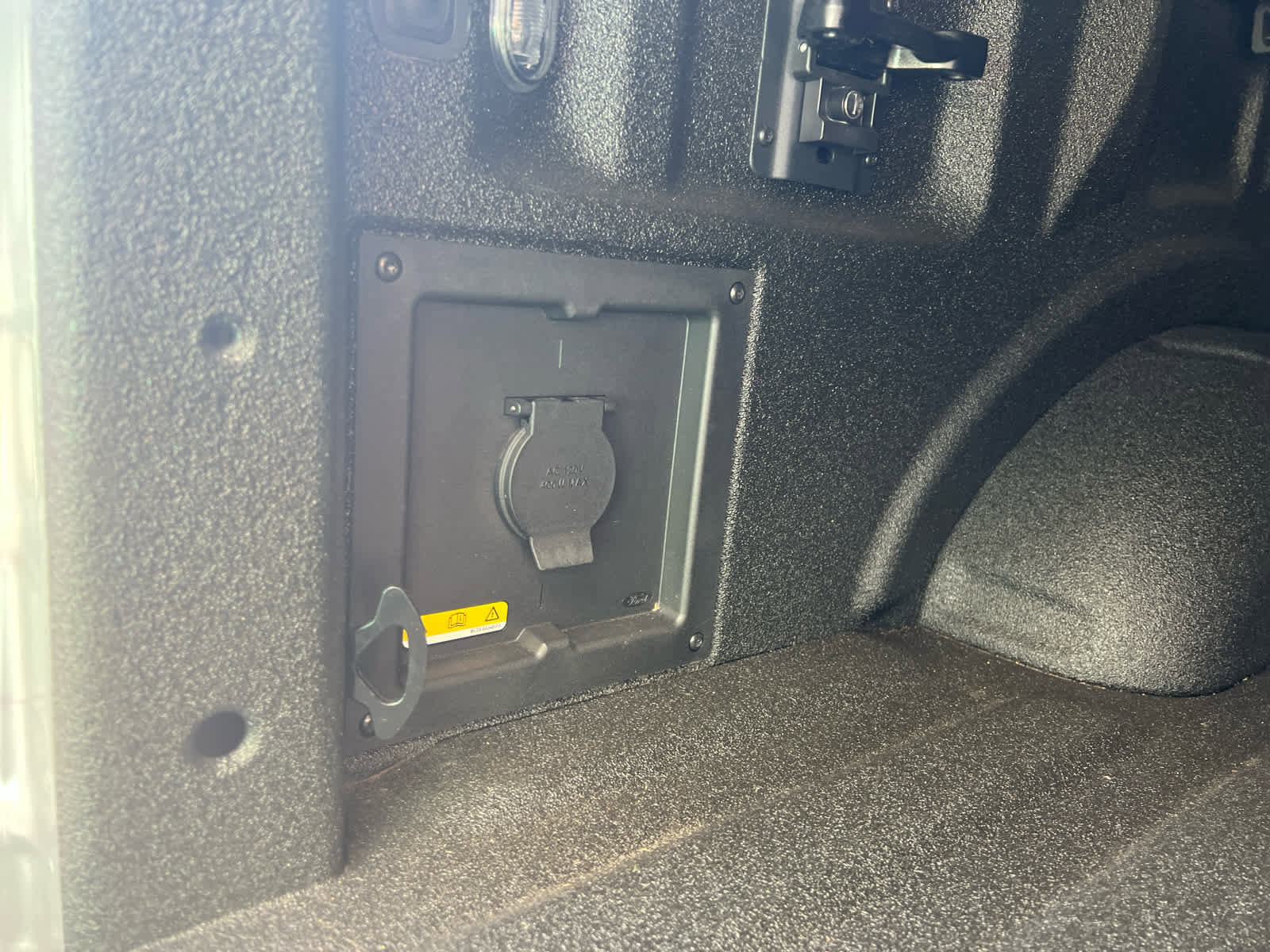 Used 2021 Ford F150 Lariat image 12