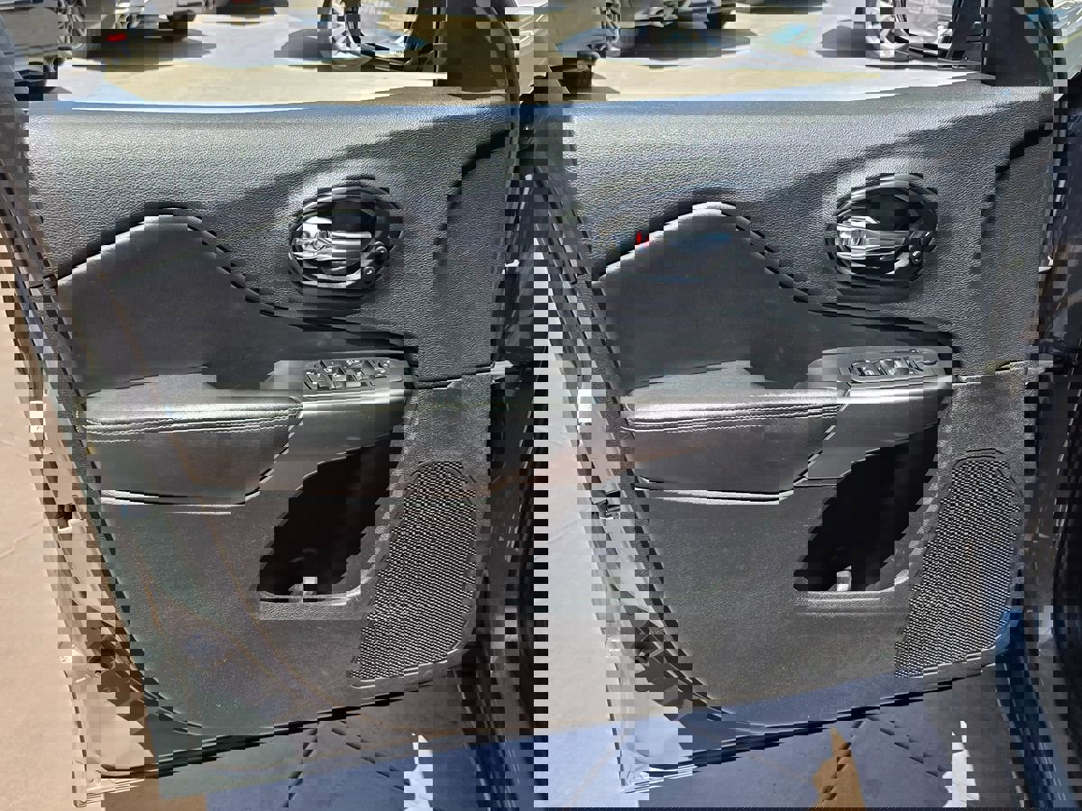 Used 2020 Jeep Cherokee Limited image 32