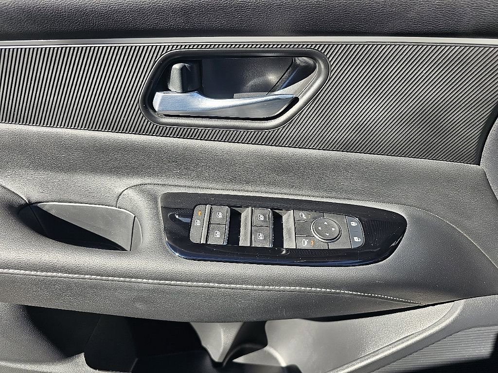 Used 2025 Nissan Murano SV image 28