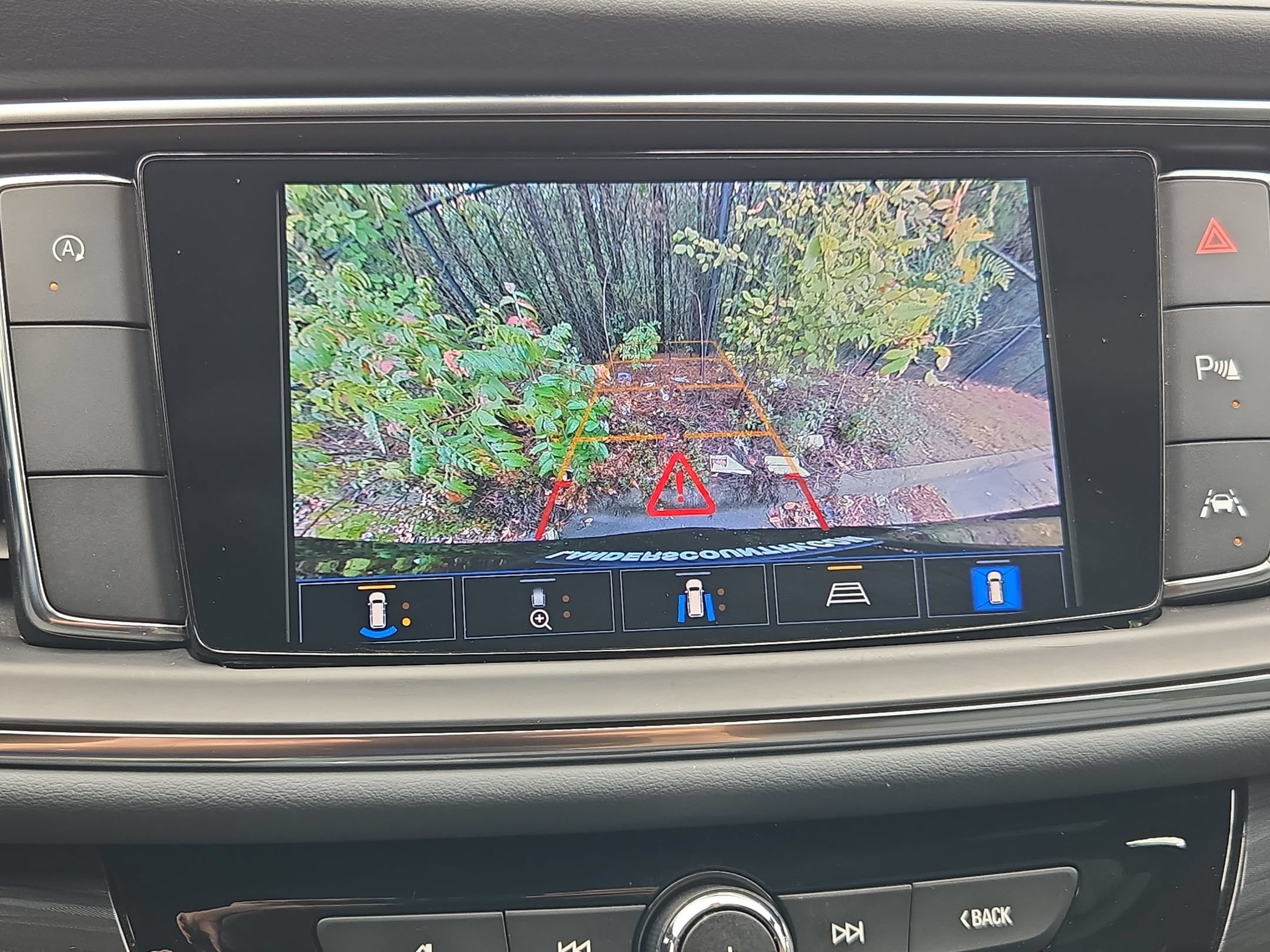 Used 2022 Buick Enclave Essence w/ Experience Buick Package FWD image 31