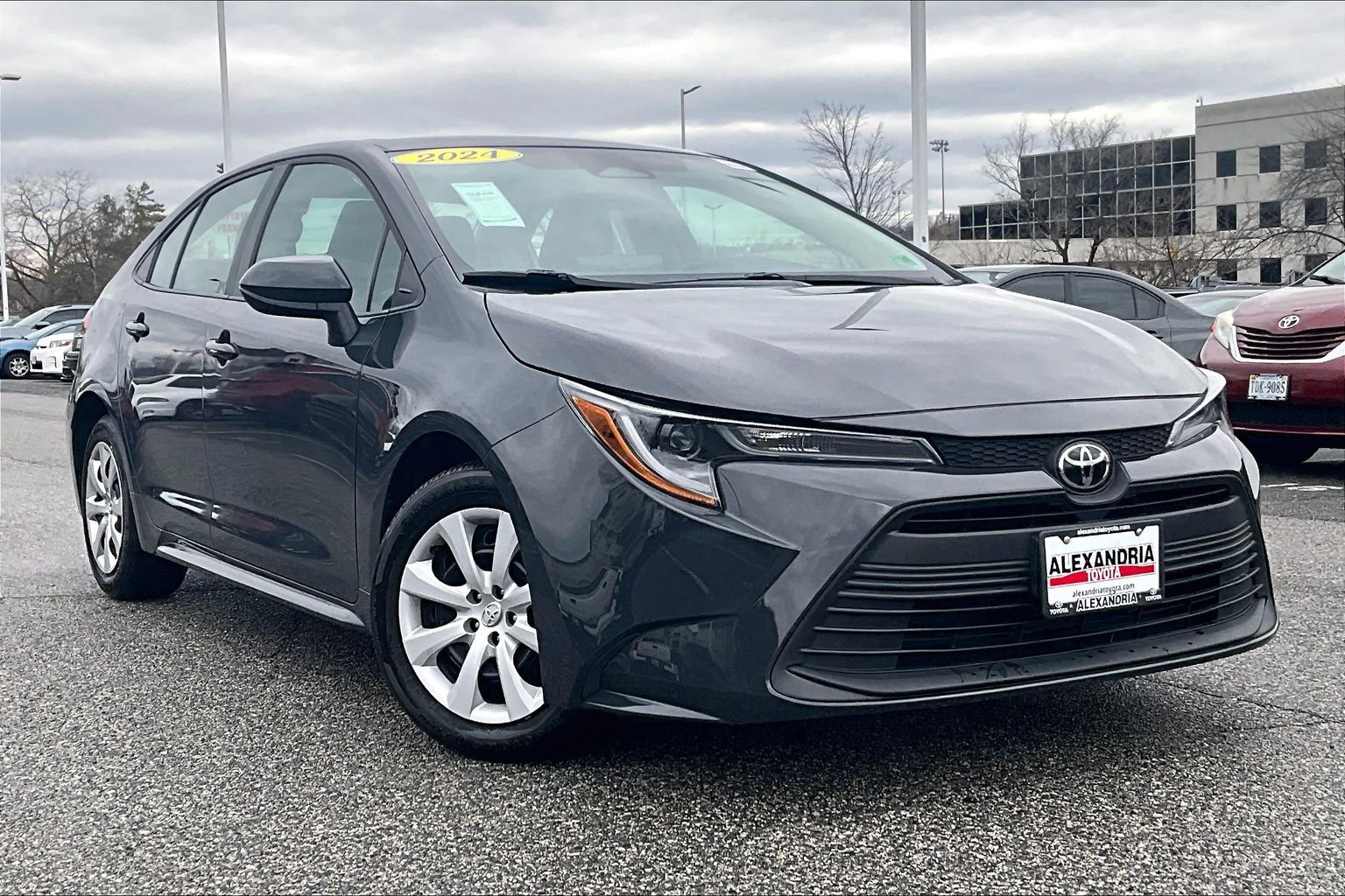 Used 2024 Toyota Corolla LE image 2
