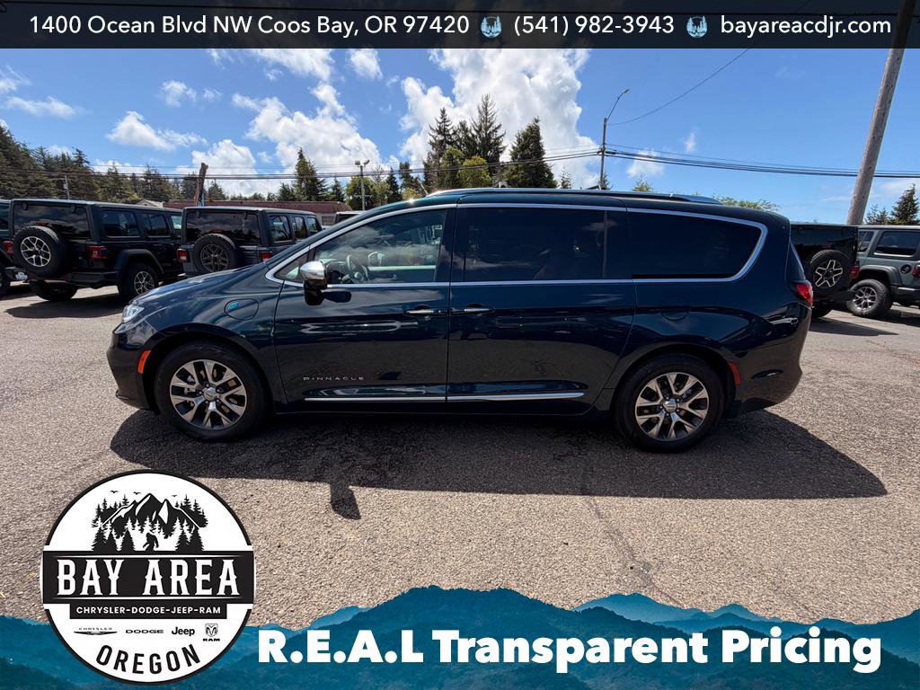 Used 2023 Chrysler Pacifica Pinnacle FWD image 8
