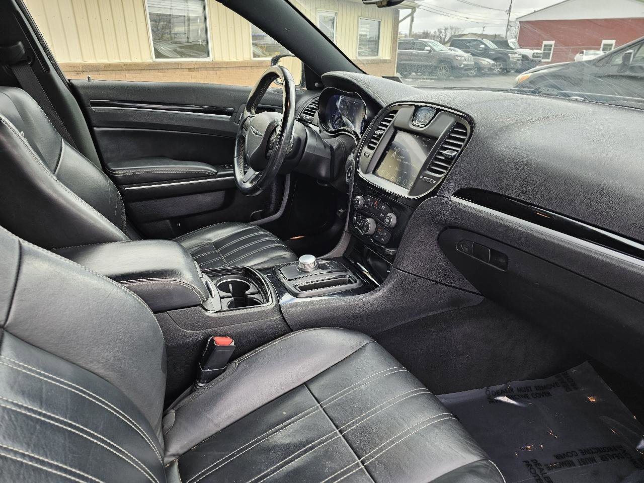 Used 2019 Chrysler 300 S image 19