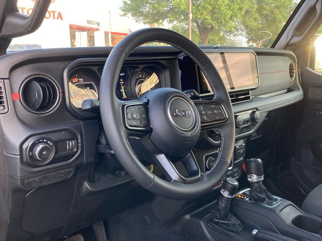 Used 2025 Jeep Wrangler Unlimited Rubicon w/ Convenience Group image 7