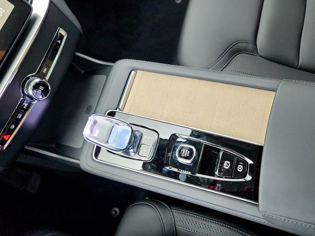 New 2026 Volvo XC90 B6 Plus w/ Protection Package Premier image 26
