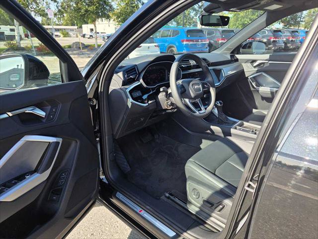 Used 2025 Audi Q3 2.0T Premium w/ Convenience Package AWD/4WD image 19