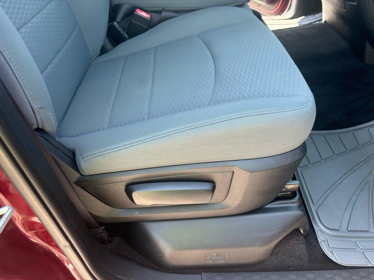Used 2017 RAM 1500 Classic SLT AWD/4WD image 41