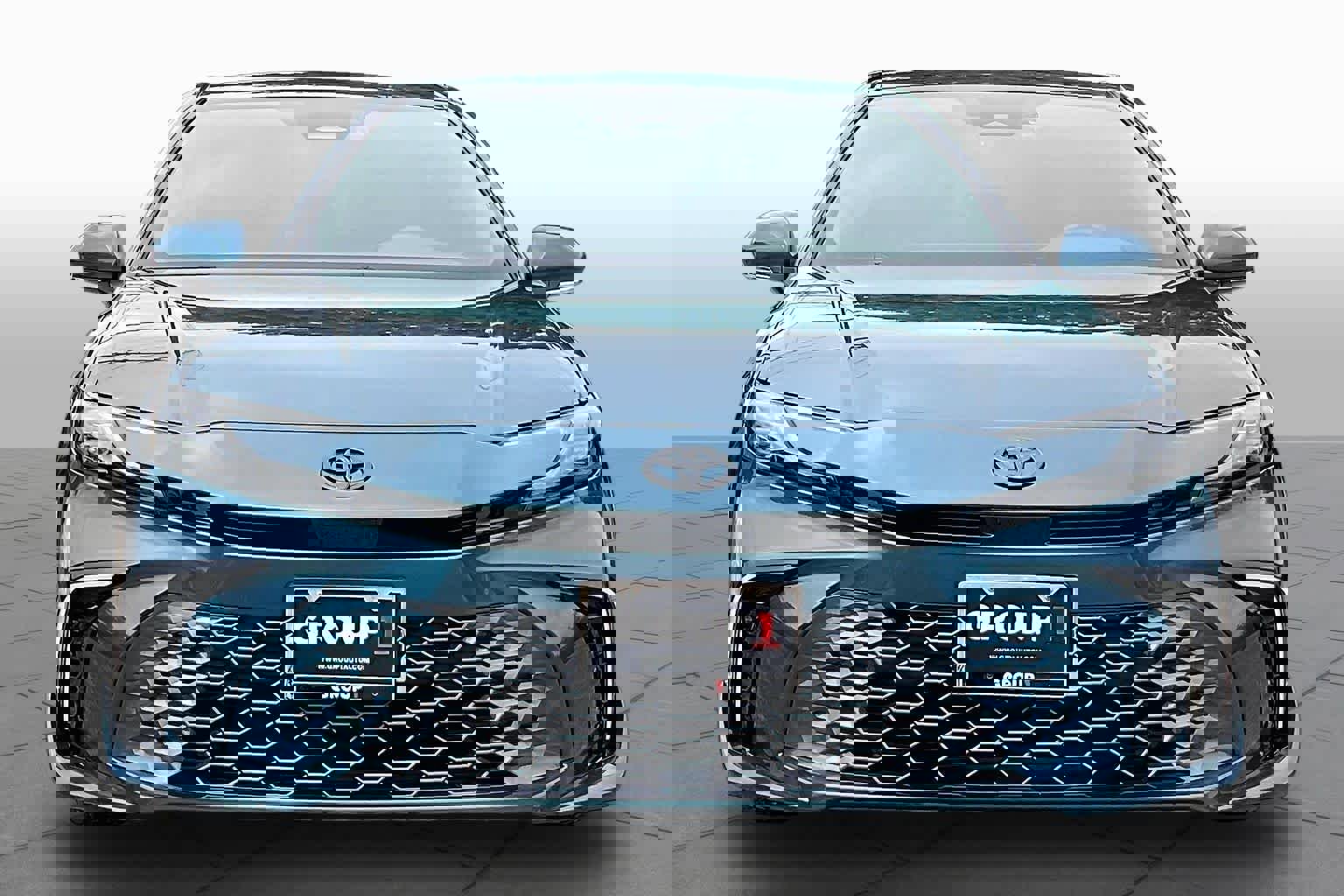 Used 2025 Toyota Camry XSE FWD image 4