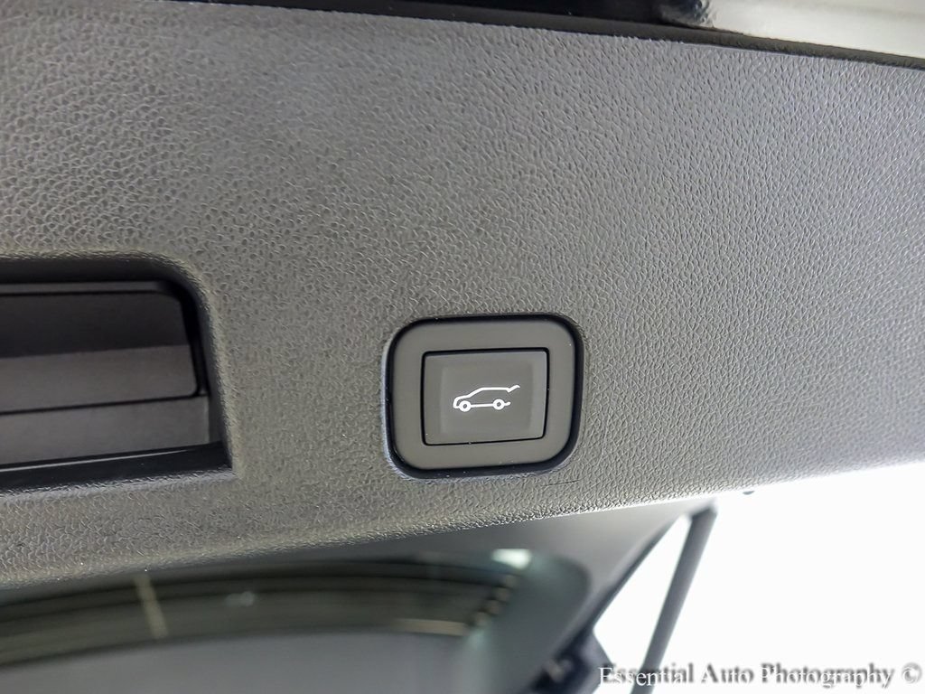 New 2026 Chevrolet Traverse LT w/ LPO, Floor Liner Package FWD image 21