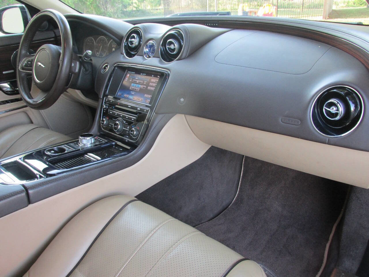Used 2011 Jaguar XJ L image 14