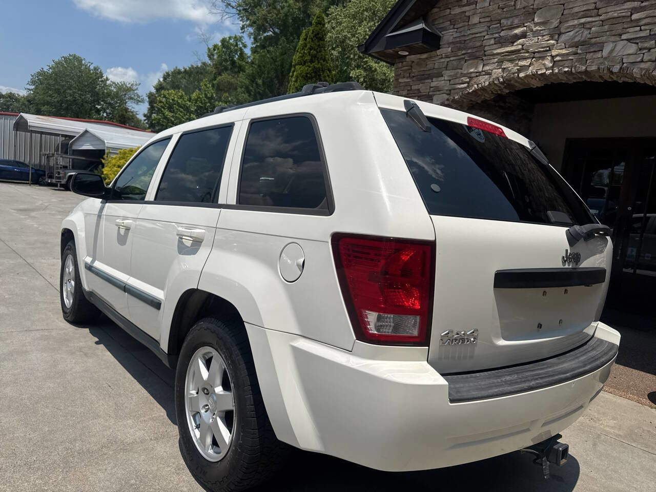 Used 2009 Jeep Grand Cherokee Laredo image 3