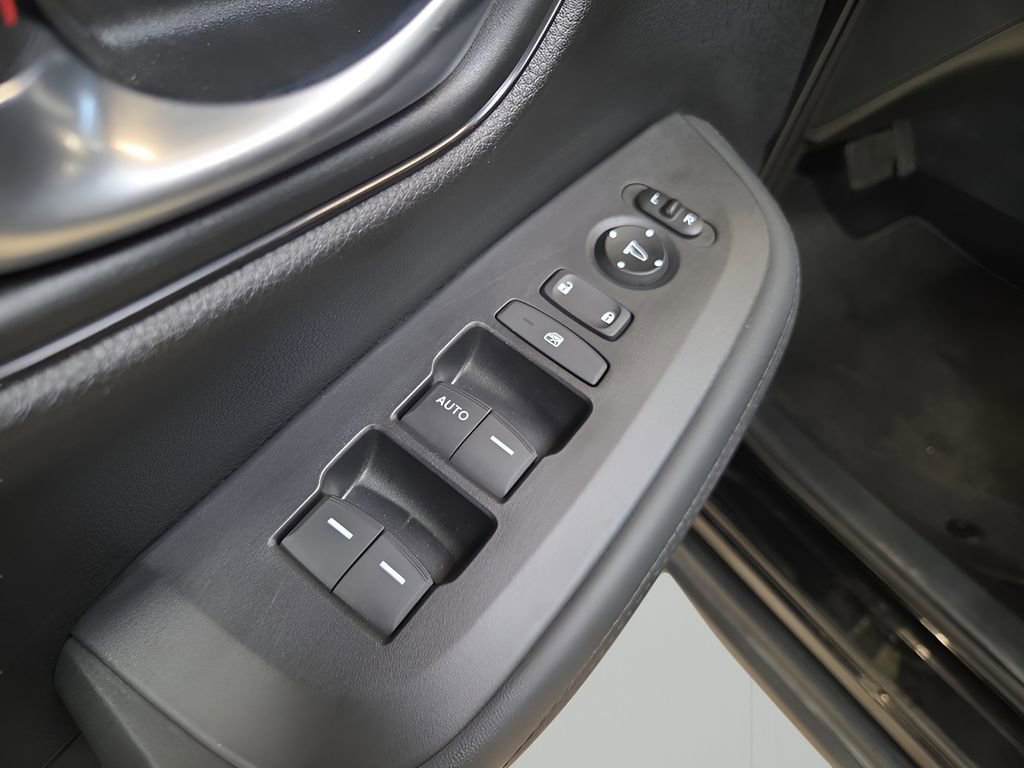 Used 2025 Honda HR-V LX image 11