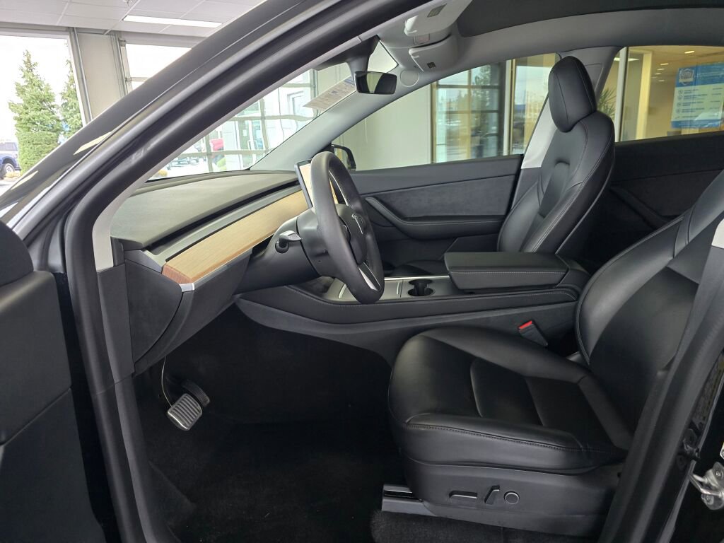 Used 2021 Tesla Model Y Long Range image 22