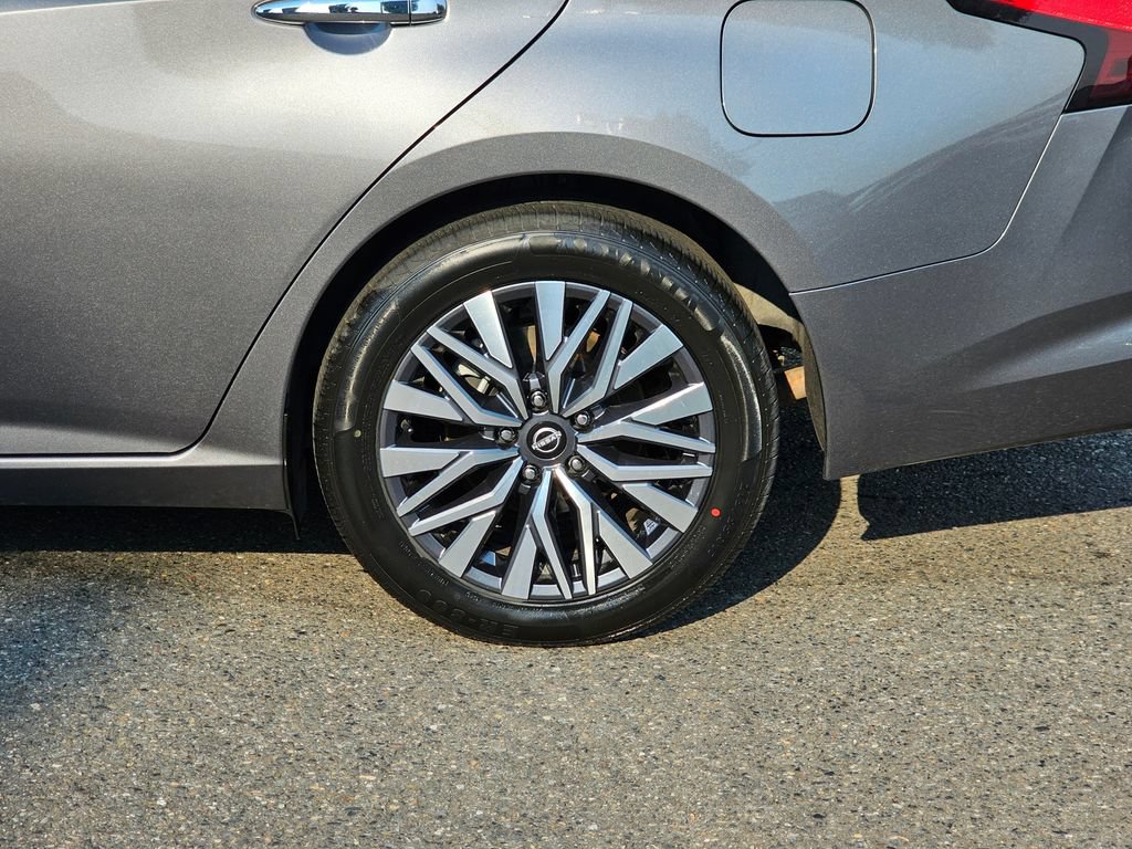 Used 2024 Nissan Altima 2.5 SV FWD image 9