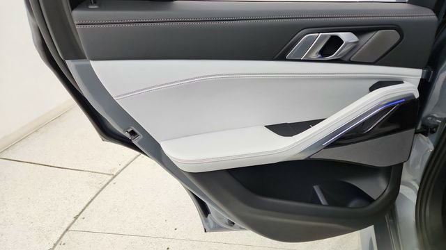 Used 2026 BMW X6 xDrive40i w/ Climate Comfort Package image 33