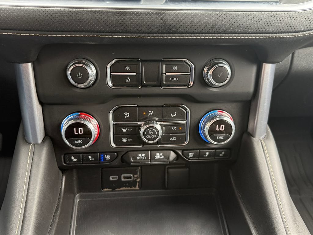Used 2023 GMC Yukon SLT w/ SLT Luxury Package AWD/4WD image 22