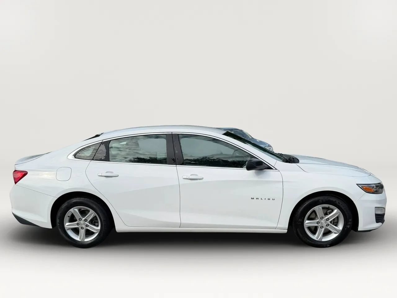 Used 2019 Chevrolet Malibu LS w/ Driver Confidence Package II FWD image 2