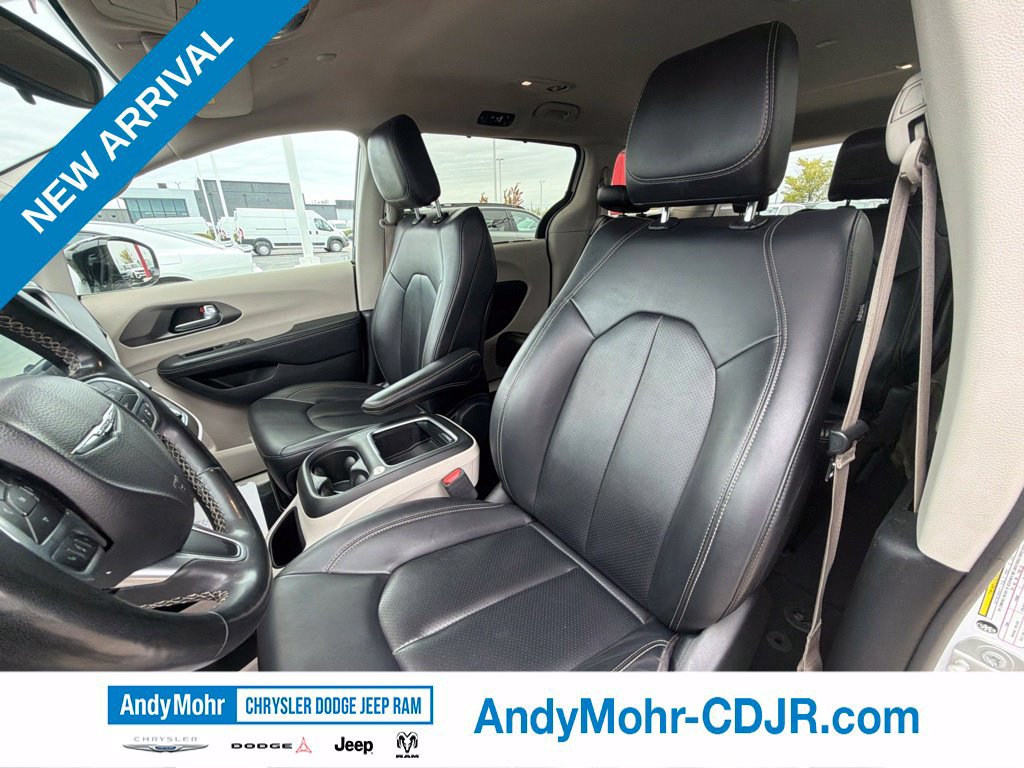 Used 2024 Chrysler Pacifica Touring-L FWD image 12