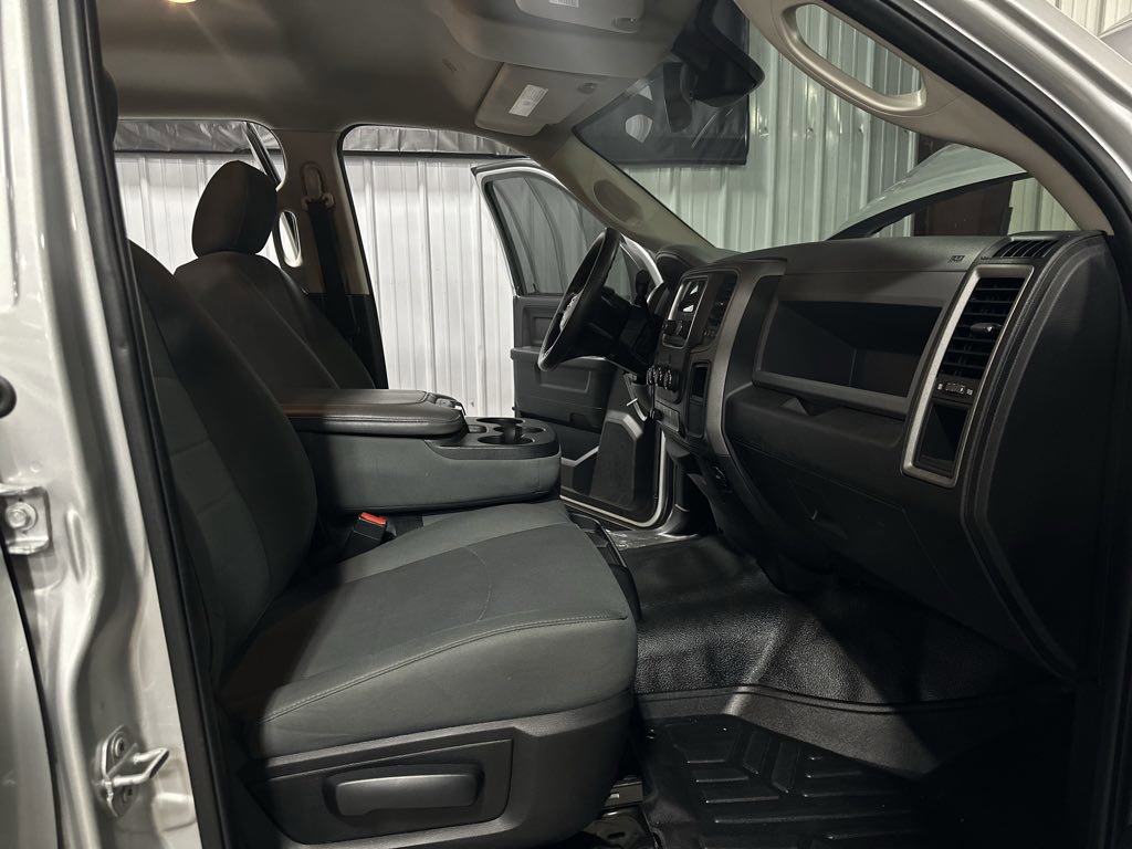 Used 2018 RAM 3500 Tradesman w/ Chrome Appearance Group image 32