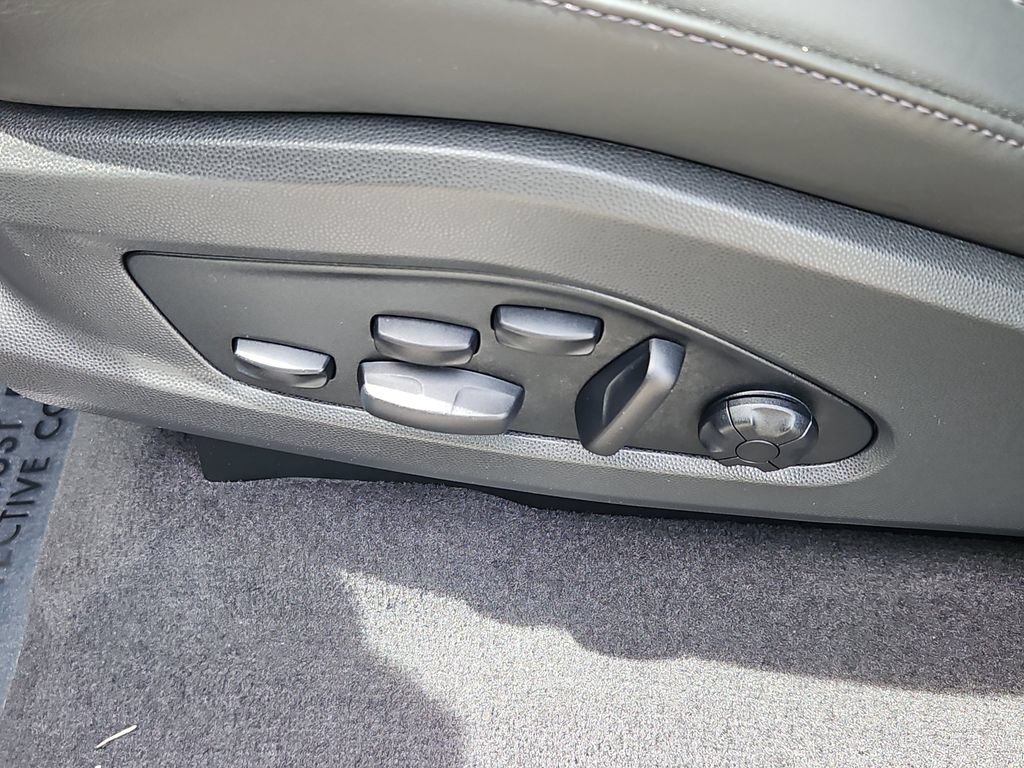 Certified 2025 Porsche Macan 4S Electric AWD/4WD image 29