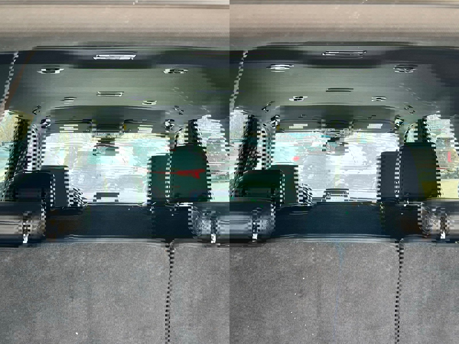 Used 2024 Chevrolet Suburban LT image 16