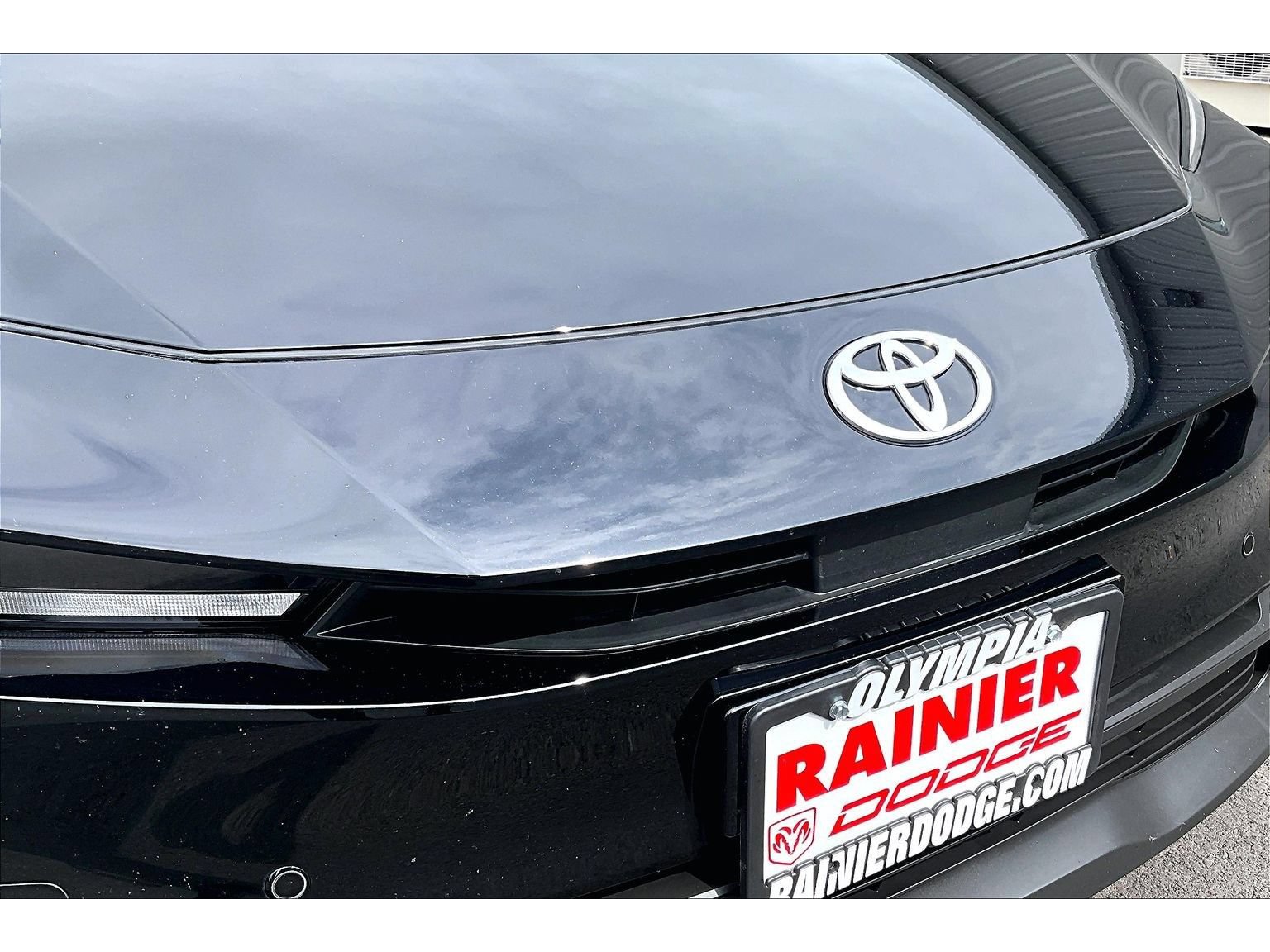 Used 2025 Toyota Prius LE FWD image 29