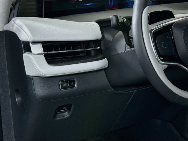 Used 2025 Lincoln Navigator L Black Label AWD/4WD image 10