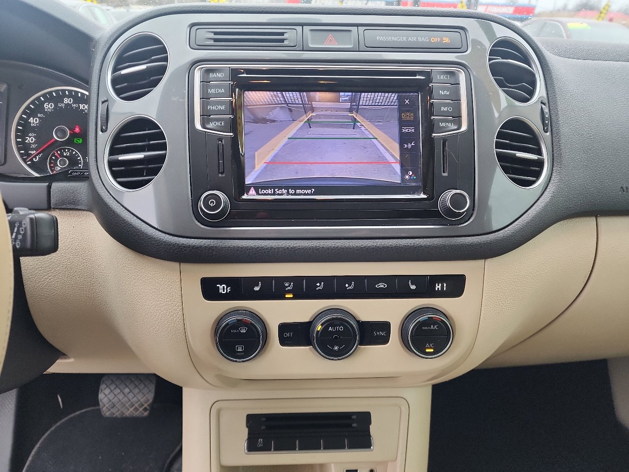 Used 2016 Volkswagen Tiguan SEL image 16