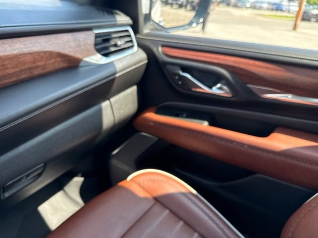 Used 2023 GMC Yukon Denali Ultimate AWD/4WD image 32