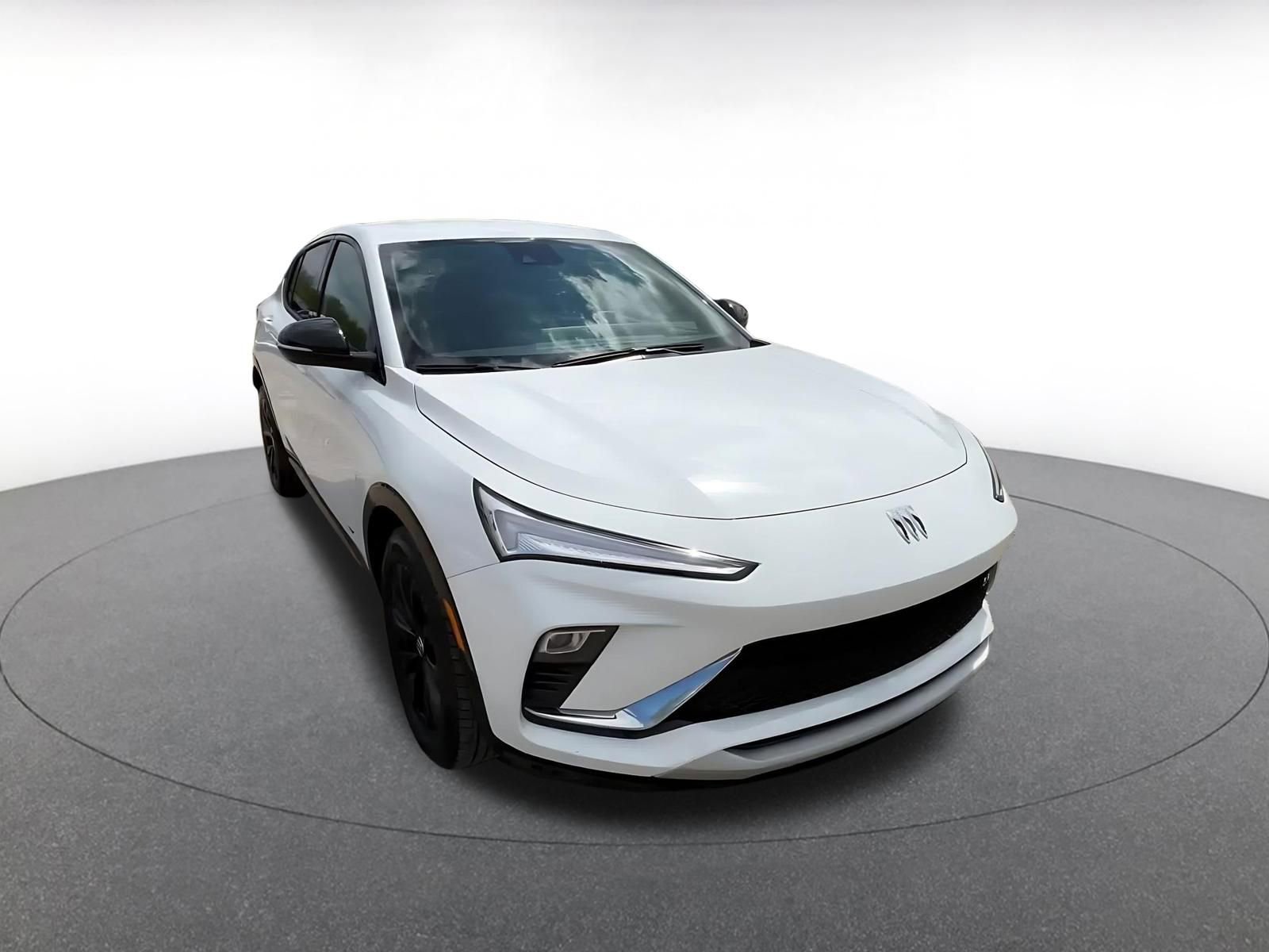 Used 2025 Buick Envista Sport Touring FWD image 3