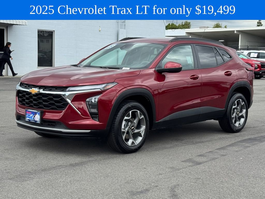 Used 2025 Chevrolet Trax LT FWD image 4