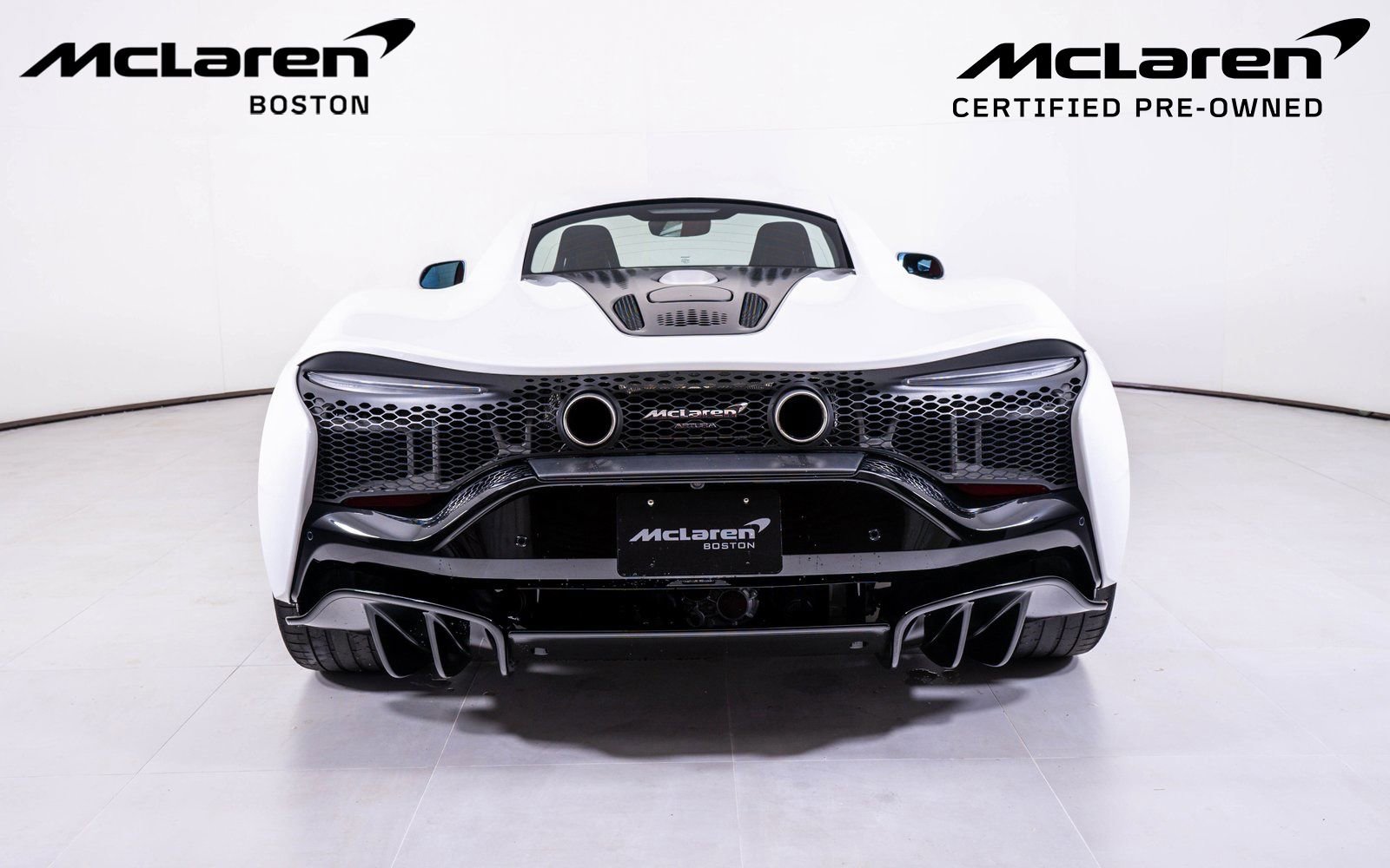 Used 2023 McLaren Artura RWD image 4