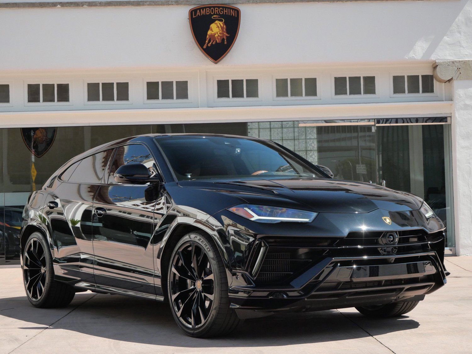 Used 2023 Lamborghini Urus S image 1