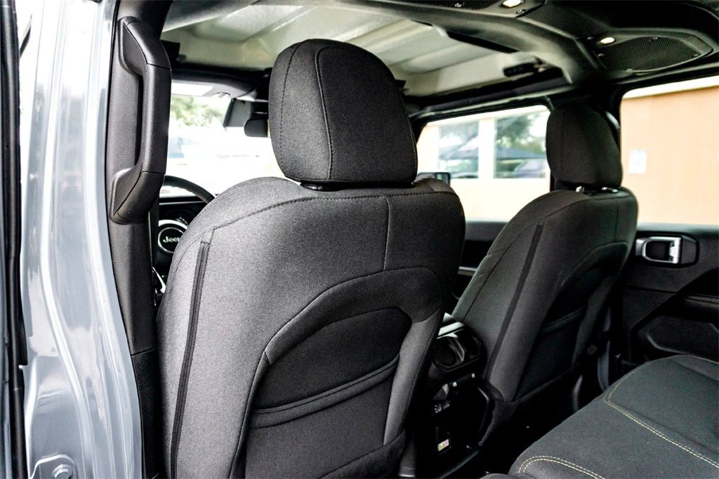 Used 2024 Jeep Wrangler Unlimited Sahara image 28