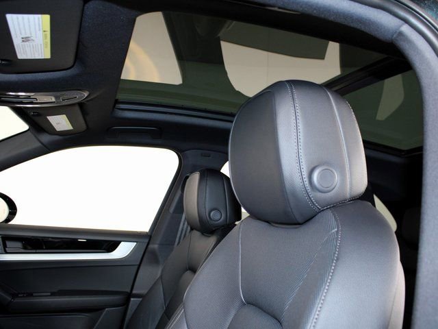 New 2026 Porsche Cayenne AWD/4WD image 18