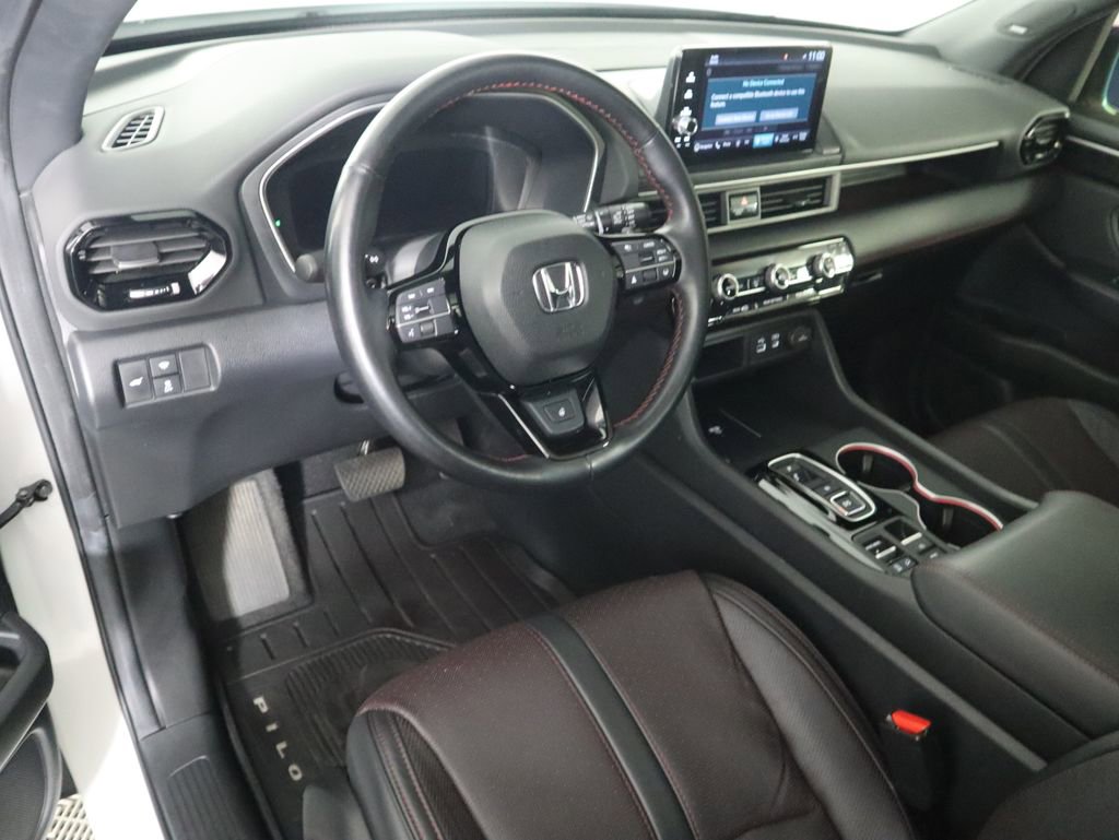 Used 2025 Honda Pilot Black Edition image 9