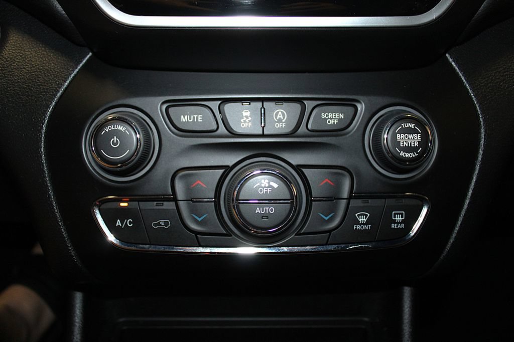 Certified 2020 Jeep Cherokee High Altitude AWD/4WD image 22