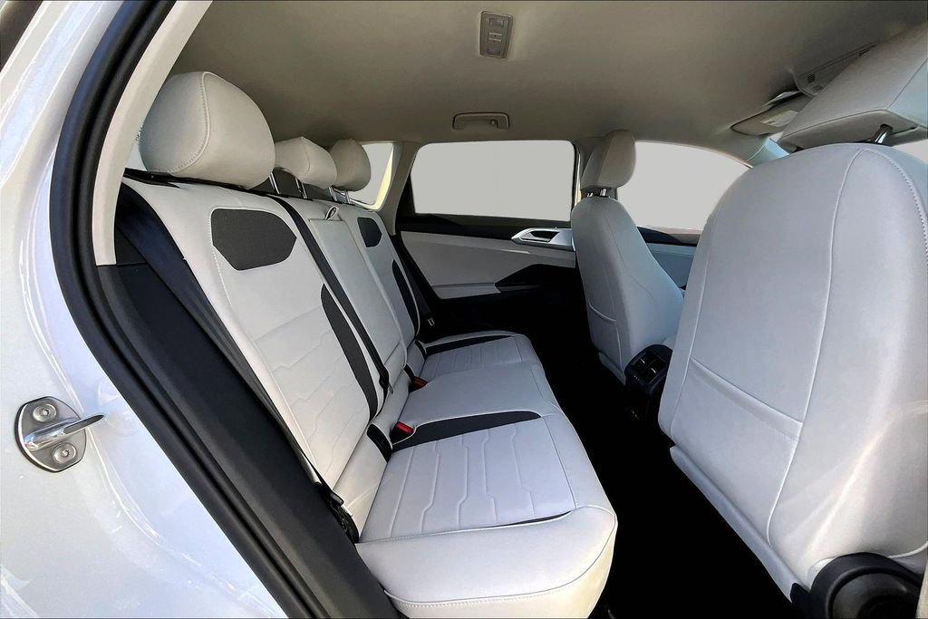 New 2026 Volkswagen Taos SE image 22