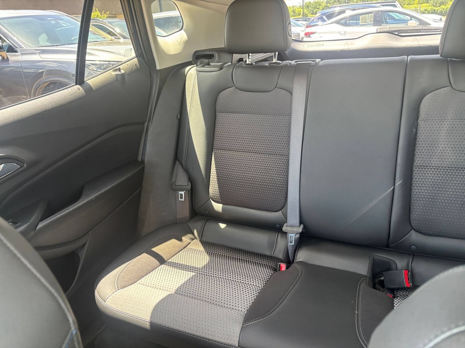 Used 2025 Chevrolet Trax LT FWD image 38